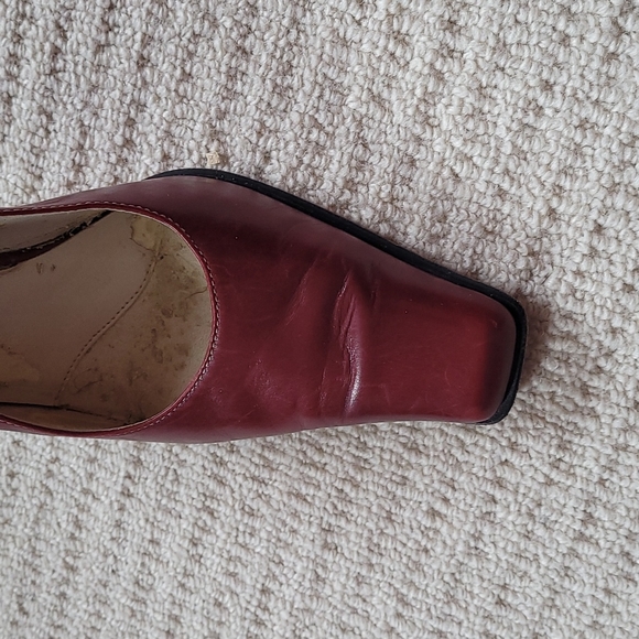 Burgundy pointy toe heals - Picture 2 of 6